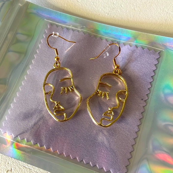 Woman facial earrings. Gold plated women’s face earrings. NWOT - Picture 1 of 3